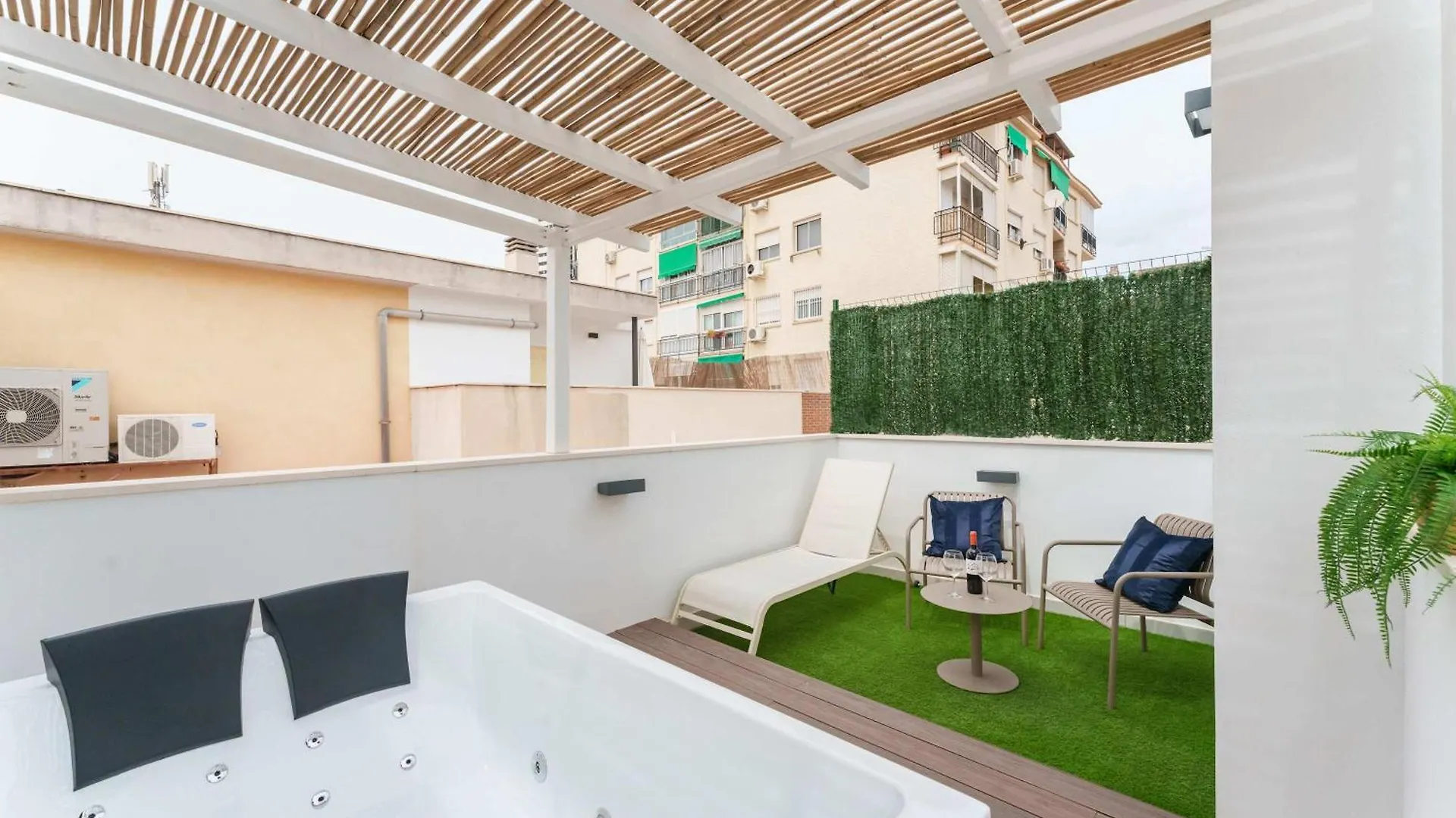 Holiday home Stylish 3Bd With Rooftop Jacuzzi - Las Artes Malaga