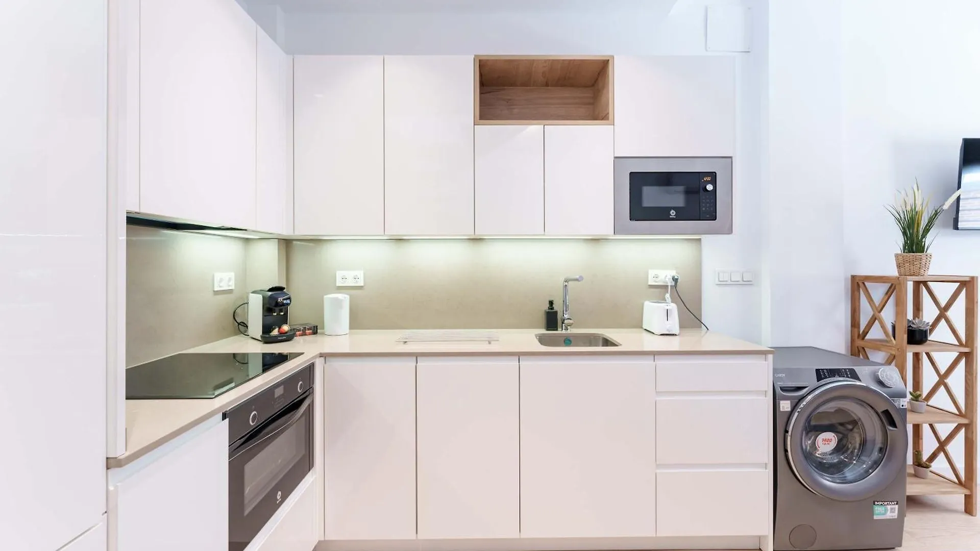Stylish 3Bd With Rooftop Jacuzzi - Las Artes Malaga 0*,  Spain